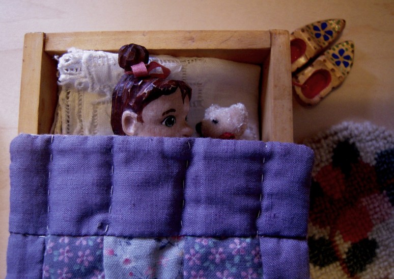 Shut your eyes, Min!