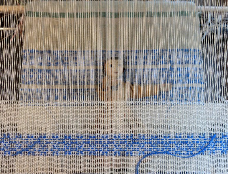 Untangling under the blue stars